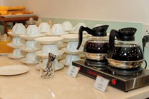 DAHLIALAND SAIGON HOTEL & SWIMMING POOL