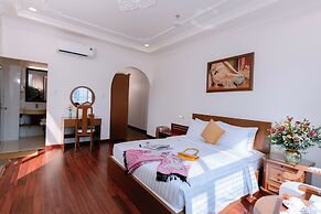 DAHLIALAND SAIGON HOTEL & SWIMMING POOL