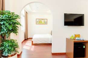 DAHLIALAND SAIGON HOTEL & SWIMMING POOL