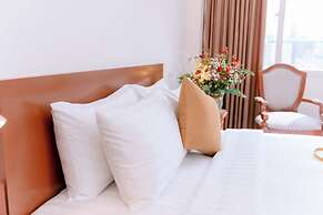 DAHLIALAND SAIGON HOTEL & SWIMMING POOL