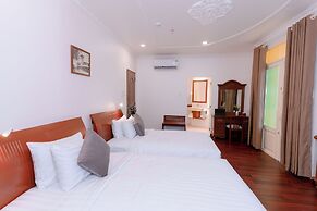 DAHLIALAND SAIGON HOTEL & SWIMMING POOL