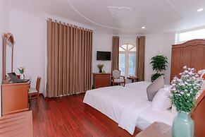 DAHLIALAND SAIGON HOTEL & SWIMMING POOL