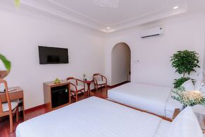 DAHLIALAND SAIGON HOTEL & SWIMMING POOL