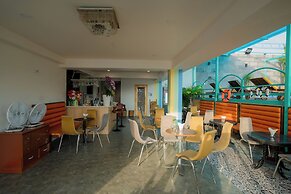 DAHLIALAND SAIGON HOTEL & SWIMMING POOL