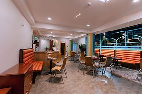 DAHLIALAND SAIGON HOTEL & SWIMMING POOL