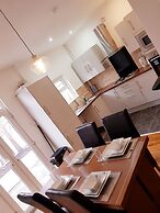 WOODLEIGH LUXURY 3 BEDROOMS HOUSE