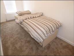 WOODLEIGH LUXURY 3 BEDROOMS HOUSE