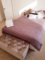 WOODLEIGH LUXURY 3 BEDROOMS HOUSE