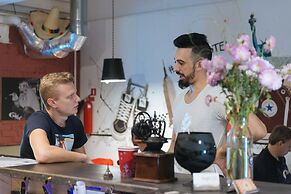 Keds Hostel & Coffee house