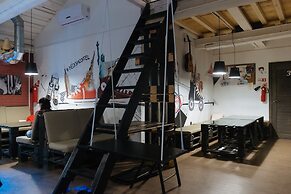 Keds Hostel & Coffee house