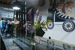 Keds Hostel & Coffee house