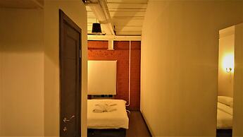 Keds Hostel & Coffee house