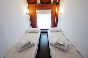 Keds Hostel & Coffee house