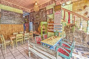 Lovina Central Hostel