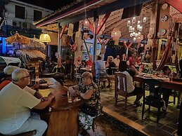 Lovina Central Hostel