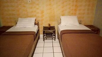 Lovina Central Hostel