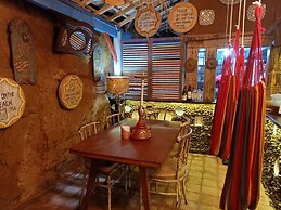 Lovina Central Hostel