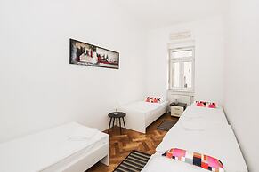 Tia Apartments and Rooms