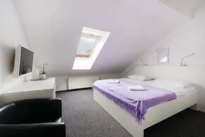 Tia Apartments and Rooms