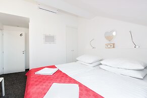 Tia Apartments and Rooms