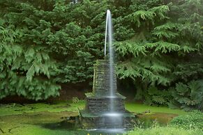 The Greyhound Inn & Hotel