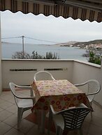 Apartments Metajna X