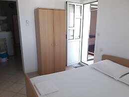 Apartments Metajna X