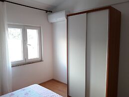 Apartments Metajna X