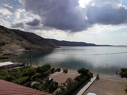 Apartments Metajna X