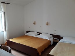 Apartments Metajna X