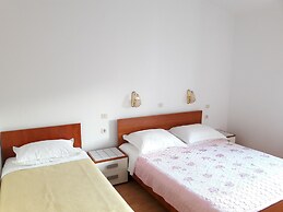 Apartments Metajna X