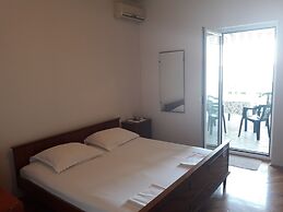 Apartments Metajna X