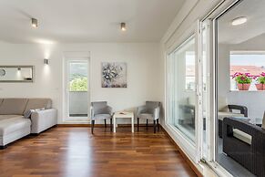 Beach Residence with pool and sea view