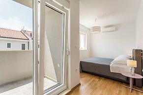 Beach Residence with pool and sea view