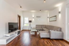 Beach Residence with pool and sea view