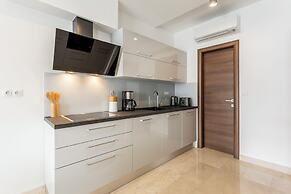 Beach Residence with pool and sea view