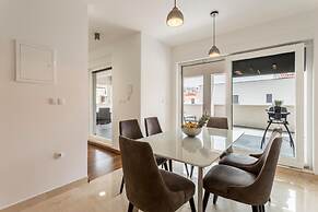 Beach Residence with pool and sea view