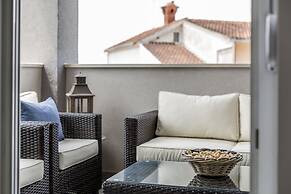 Beach Residence with pool and sea view