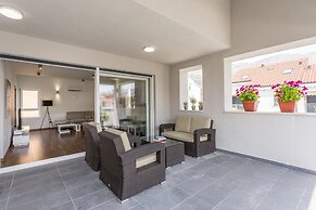 Beach Residence with pool and sea view