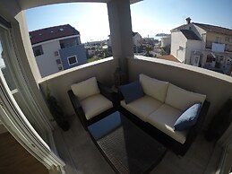 Beach Residence with pool and sea view