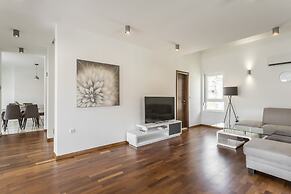 Beach Residence with pool and sea view