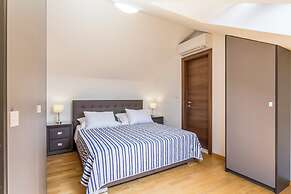 Beach Residence with pool and sea view