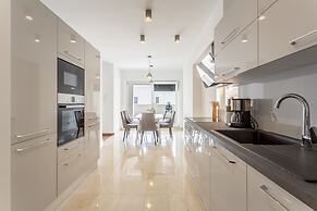 Beach Residence with pool and sea view