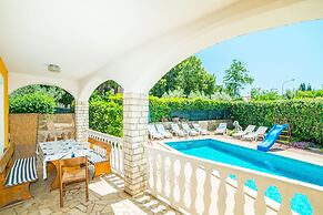 Vacation Pool Apartments