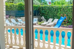 Vacation Pool Apartments