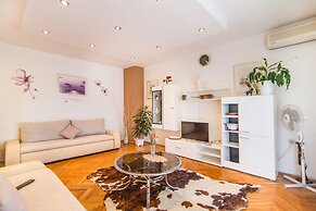 Vacation Pool Apartments