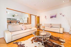 Vacation Pool Apartments