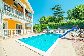 Vacation Pool Apartments