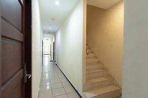 RedDoorz @ Nagoya Indah