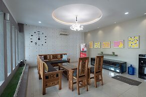 RedDoorz @ Nagoya Indah